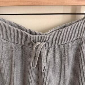 unisex/men-sized light “athletic heather grey” ALO YOGA domain rib knit pant [S]